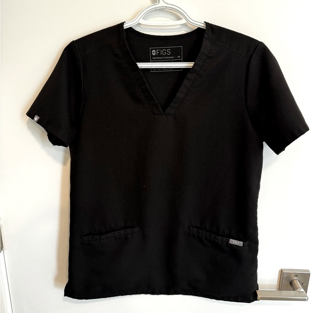 Figs Casma Three-Pocket Scrub Top Black